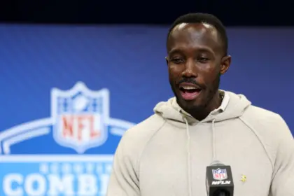 Vikings despiden a GM Adofo-Mensah tras 4 temporadas: ¿Fin de ciclo? 14 Vikings despiden a GM Adofo-Mensah tras 4 temporadas: ¿Fin de ciclo?