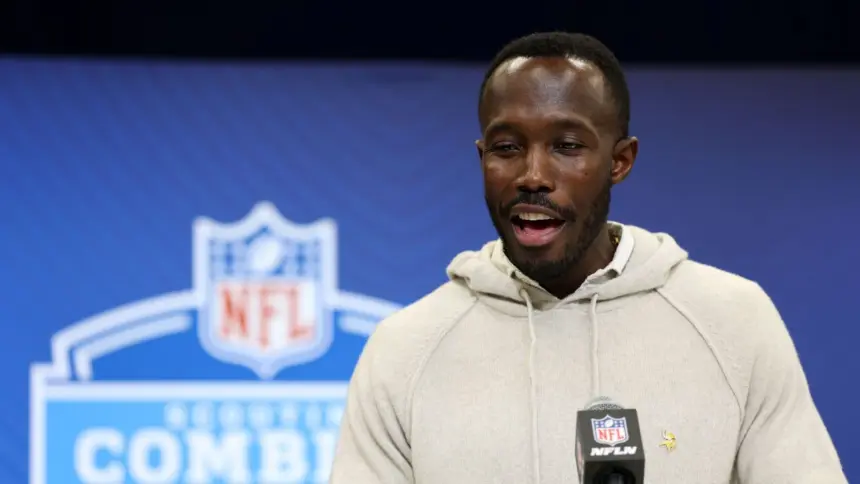 Vikings despiden a GM Adofo-Mensah tras 4 temporadas: ¿Fin de ciclo?