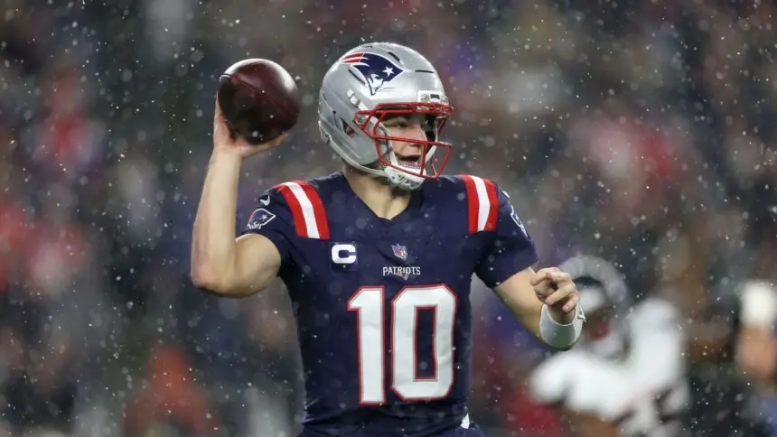 Maye, QB de Patriots, Ausente por Enfermedad; Preocupación para Super Bowl 1 Maye, QB de Patriots, Ausente por Enfermedad; Preocupación para Super Bowl