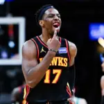 Okongwu de Hawks Sufre Fractura Dental Tras Codazo de Brown: NBA