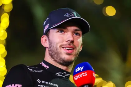 Gasly, Piloto F1, Invierte en Equipo MotoGP de Steiner: ¡Gran Noticia!