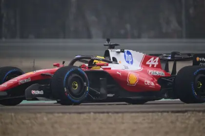 Hamilton Elogia a Ferrari: "Inicio Increíble" en Pruebas de F1