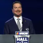 Kurt Busch lidera inducción al Salón de la Fama NASCAR: Emoción y Legado