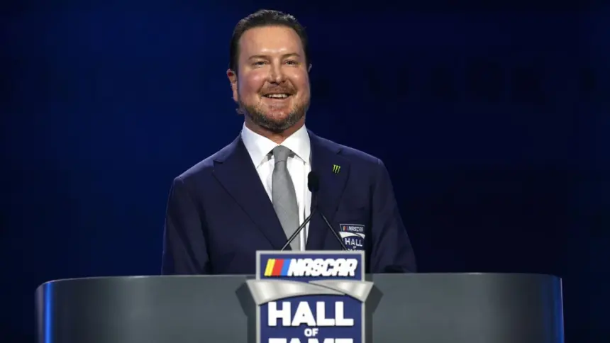 Kurt Busch lidera inducción al Salón de la Fama NASCAR: Emoción y Legado