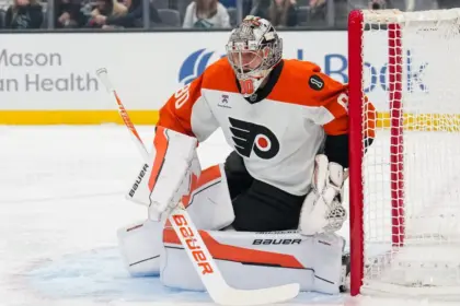 Vladar, portero olímpico checo, regresa a Flyers tras lesión