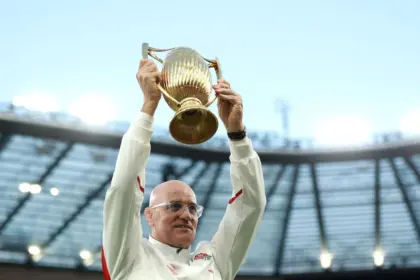 Mitchell renueva con Inglaterra: Entrenador de las Red Roses hasta 2029