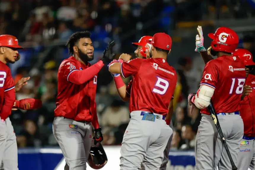 Dominicana vence a México Rojo en vibrante debut de Serie del Caribe 2026