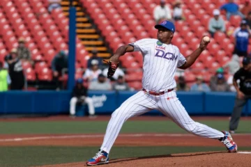 Enny Romero Vence Fiebre y Domina en Serie del Caribe: Leones Imparables