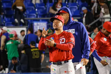 Lakins Abre por Escogido: Dominicana Busca 3-0 en Serie del Caribe