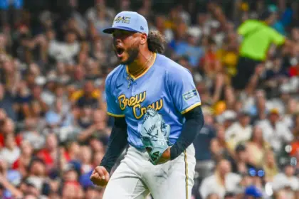 Freddy Peralta NO estará con RD en el Clásico Mundial de Béisbol