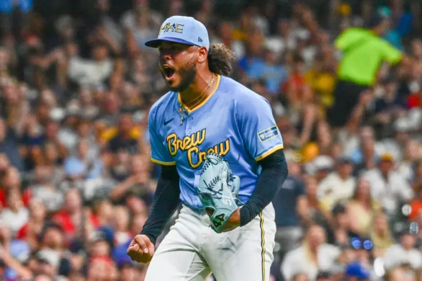 Freddy Peralta NO estará con RD en el Clásico Mundial de Béisbol