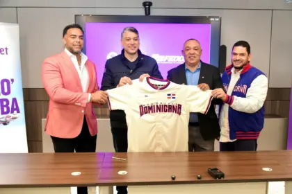 Arajet se convierte en aerolínea oficial de la FEDOM: Impulso al béisbol dominicano