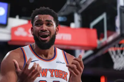 Towns recibe corte en ojo, pero lidera a Knicks a épica victoria ante Nuggets