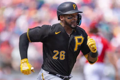 Padres aseguran a Miguel Andújar: Refuerzo ofensivo y versátil por un año 13 Padres aseguran a Miguel Andújar: Refuerzo ofensivo y versátil por un año