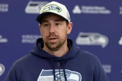 Raiders anuncian a Klint Kubiak como nuevo Head Coach: Detalles y Reacciones