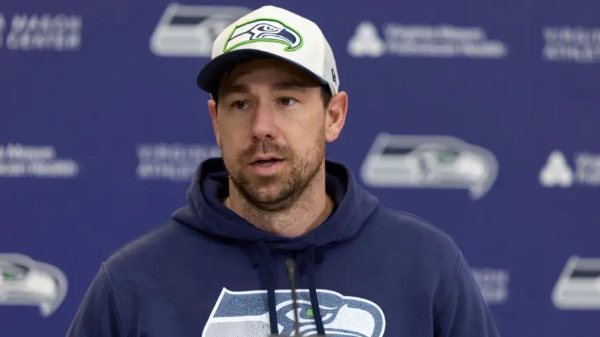 Raiders anuncian a Klint Kubiak como nuevo Head Coach: Detalles y Reacciones