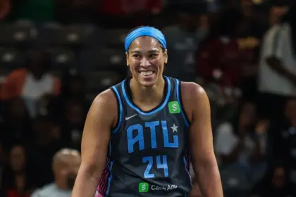 Brionna Jones, estrella WNBA, sufre lesión de menisco; ¿Llega a tiempo?