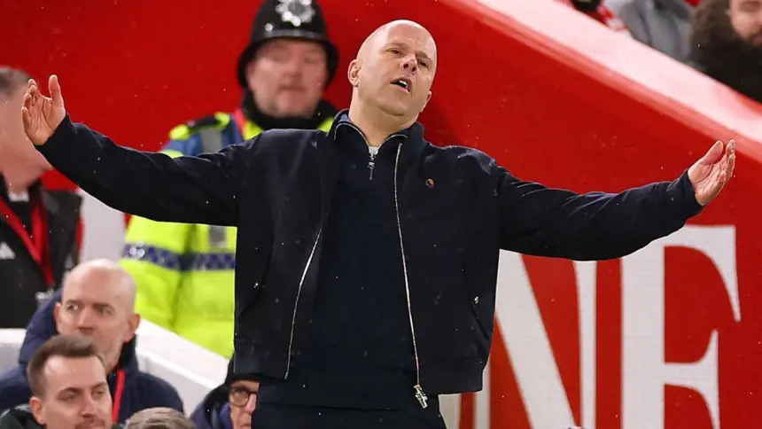 Liverpool en Crisis: ¿Qué Falló Tras el Título de Premier?