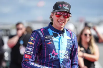 Hocevar Extiende con Spire: Futuro Asegurado en la Copa NASCAR