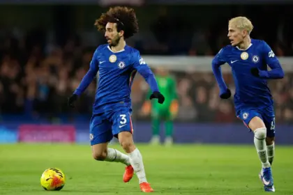 Cucurella, baja 3-4 semanas por lesión: Chelsea pierde a su lateral clave