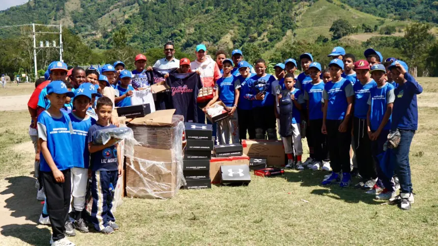Yankees Solidarios en RD: Donan Utilería a Niños de San José de Ocoa 1 Yankees Solidarios en RD: Donan Utilería a Niños de San José de Ocoa