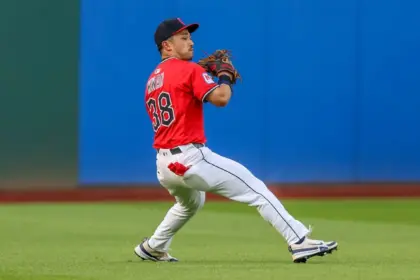 Kwan a prueba en el CF: Guardianes evalúan su outfield con DeLauter y Valera