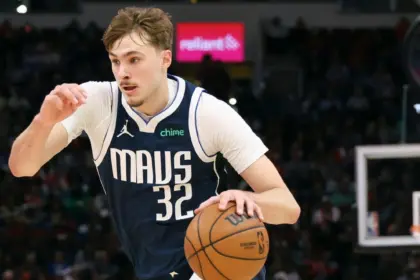 Flagg se pierde el regreso de Mavs vs. Timberwolves por lesión en el pie 16 Flagg se pierde el regreso de Mavs vs. Timberwolves por lesión en el pie