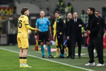 Fabregas se Disculpa Tras Incidentes con Jugador del AC Milan: Detalles