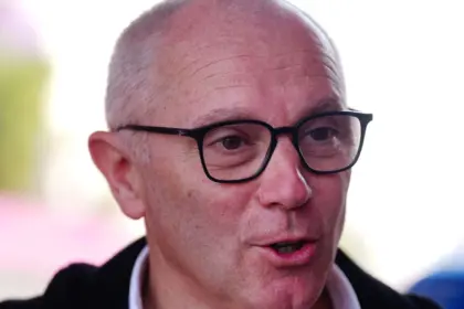 Verstappen NO se va de F1: Domenicali CONFÍA en el futuro del piloto.