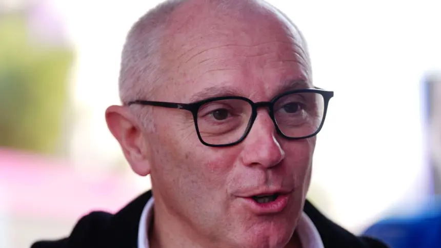 Verstappen NO se va de F1: Domenicali CONFÍA en el futuro del piloto.