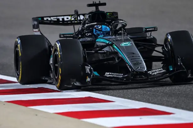 Russell lidera test en Bahréin, Ferrari acecha; Alonso con problemas