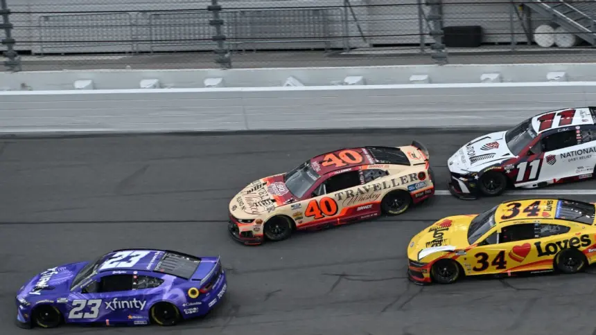 Choque masivo en Daytona: Hamlin y Allgaier involucrados, Wallace escapa
