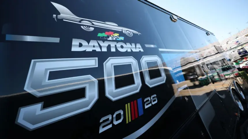 Daytona 500: NASCAR Adelanta Inicio por Clima; Byron Busca Triplete Histórico