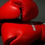 Hombre Confiesa Soborno a Jurado en Caso del Boxeador: Impacto Judicial