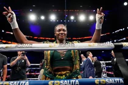 Shields vs Crews-Dezurn: Respeto y Historia en Defensa del Título Peso Pesado