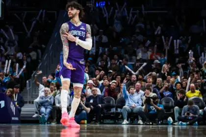 LaMelo Ball: Ileso tras accidente, brilla en derrota de Hornets