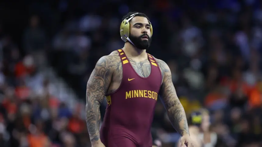 Steveson sigue invicto en MMA: Victoria dominante, pero sin llamado a UFC