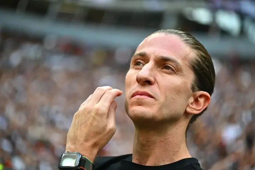 Filipe Luís se pronuncia: Racismo inaceptable y apoyo a Vinícius