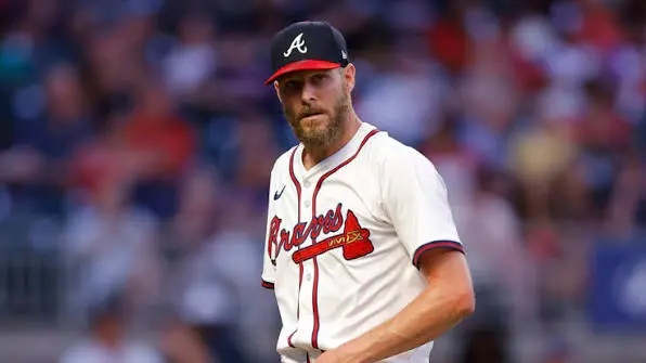 Chris Sale extiende con Bravos: 1 año y $27M, opción de $30M para 2028 1 Chris Sale extiende con Bravos: 1 año y $27M, opción de $30M para 2028