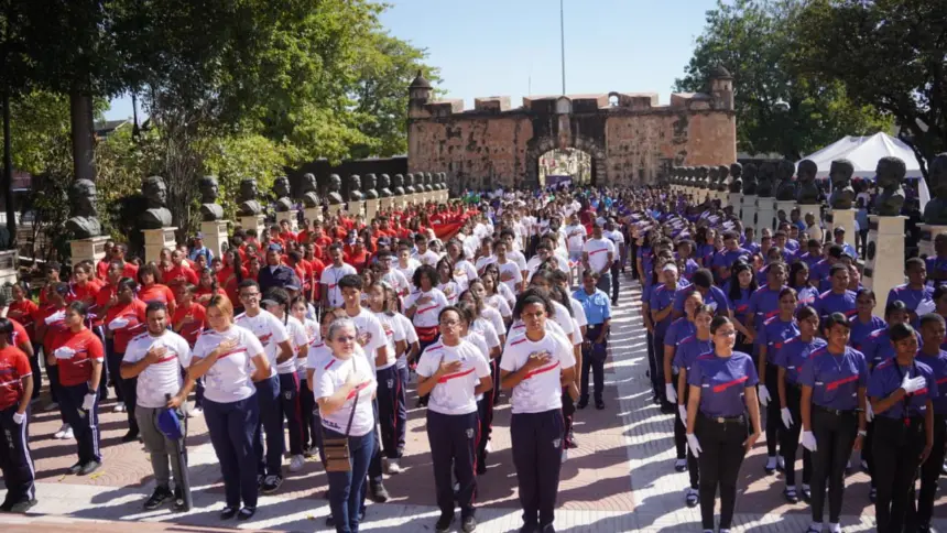 INEFI celebra marcha patriótica con 600+ estudiantes en la Ciudad Colonial