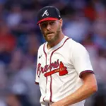 Chris Sale extiende contrato con Bravos: $27M por un año y opción
