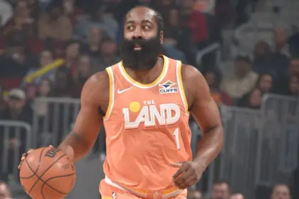 Harden, en duda para Cavaliers vs Bucks: Fractura de pulgar 14 Harden, en duda para Cavaliers vs Bucks: Fractura de pulgar