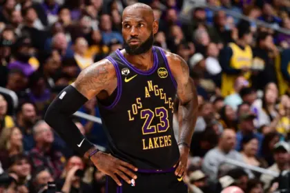 Lakers caen ante Magic: Doncic duda, LeBron falla en el final