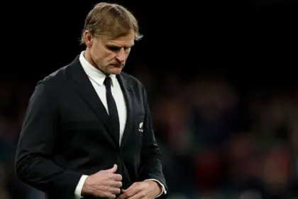 Scott Robertson: Sin aviso del despido de All Blacks, revela amigo