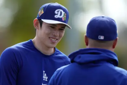 Sasaki, Lanzador de los Dodgers, Sufre en su Debut de Primavera