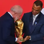 Lula besa la Copa y sueña con el hexacampeonato para Brasil