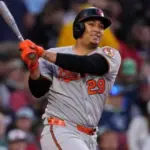 Basallo Sale del Juego: Preocupación en Orioles por Molestia Abdominal