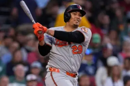 Basallo Sale del Juego: Preocupación en Orioles por Molestia Abdominal