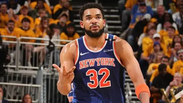 Towns lidera paliza de Knicks a Bucks; Pistons vencen a Cavaliers en NBA