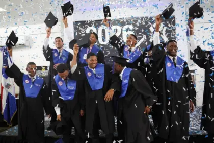 Yankees RD: Celebran Graduación de Prospectos y Refuerzan Educación Integral